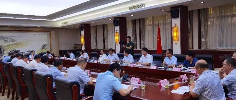 嚴(yán)鑒鉑董事長(zhǎng)赴漢中秦川業(yè)務(wù)板塊調(diào)研，與漢中市委市政府座談